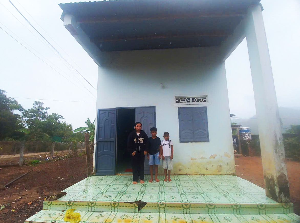 +Nhà gãy 1 cột của 3 chị em