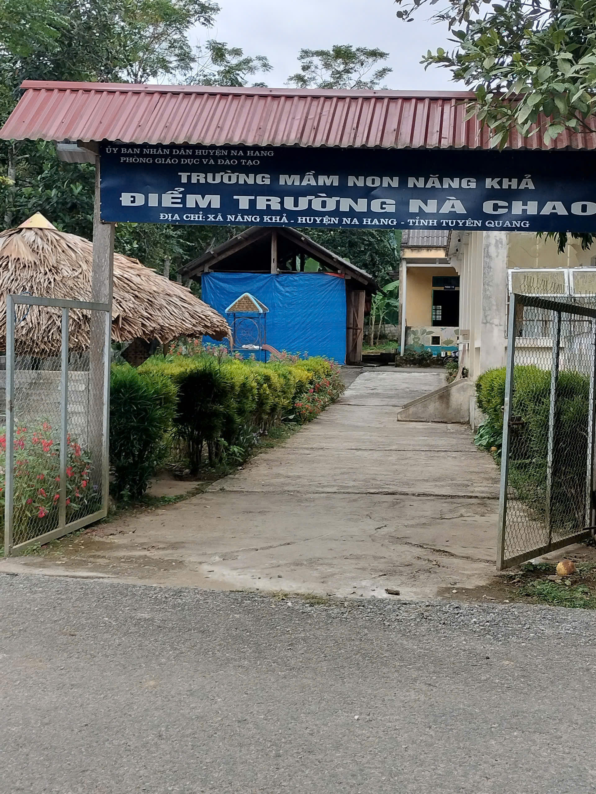 Cổng trường